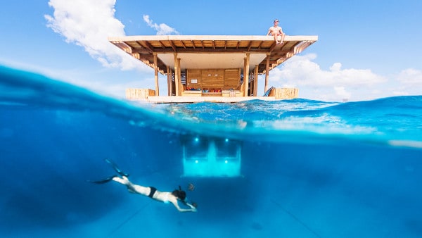 Manta-Resort-underwater